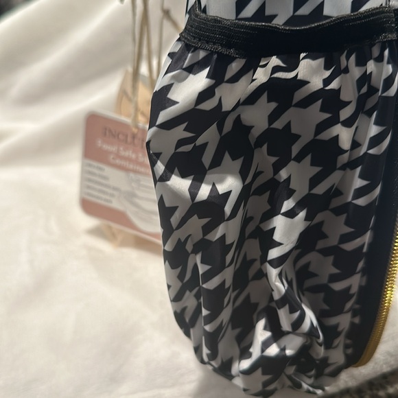 NWT Jessica Simpson Insulated Lunch Set with two Food Safe Storage Containers. - Picture 4 of 9